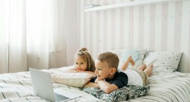 حقوق کودکان در فضای مجازی چیست؟ بررسی جرایم و حمایت‌های قانونی